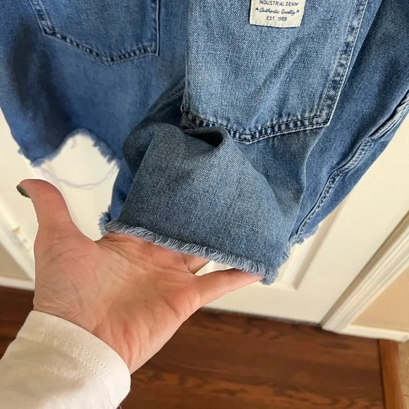 GAP Denim Distressed Shortalls Women’s L Blue Jean Overalls Frayed Hem - Picture 11 of 11